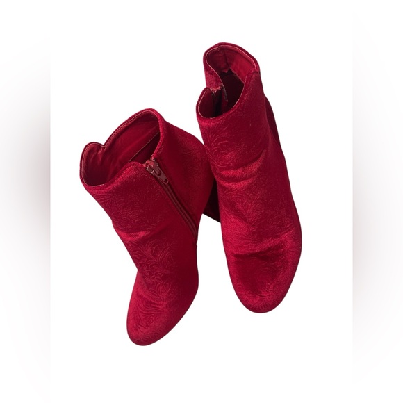 Bamboo Red Velvet Ankle Booties Women’s 7.5 Statement Fall & Holiday Party Heel - Picture 1 of 13